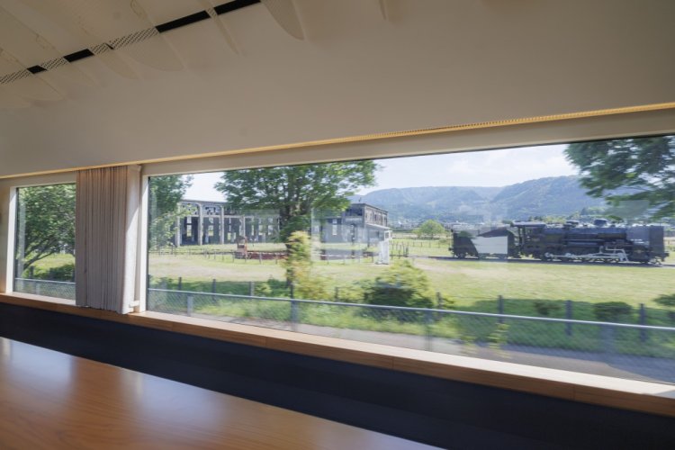 豊後森駅に隣接する豊後森機関庫とSL。