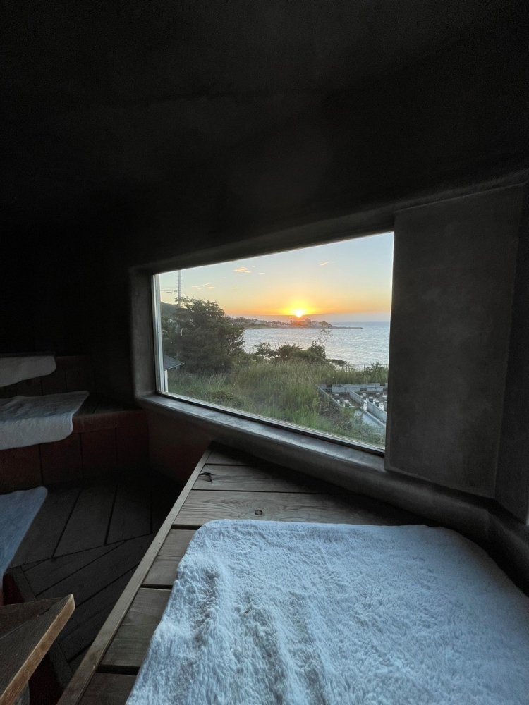 サウナルームにはBluetoothスピーカーも設置。