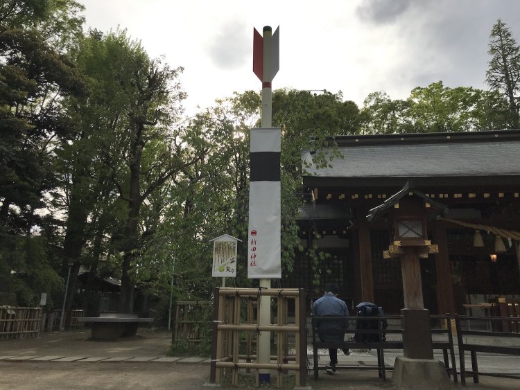 境内には巨大な破魔矢が。