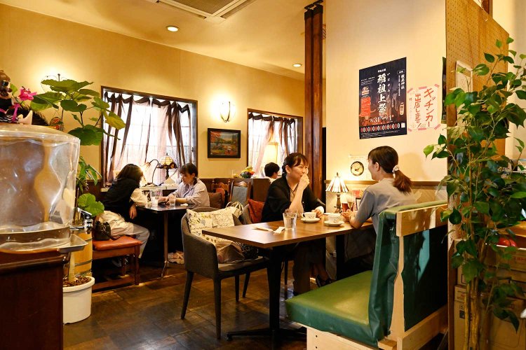 デザート目当ての客でにぎわう。