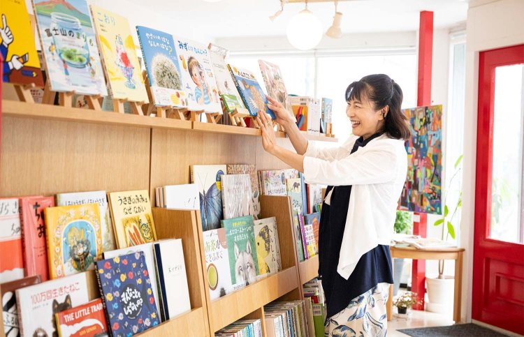 店主の石川知恵子さん。