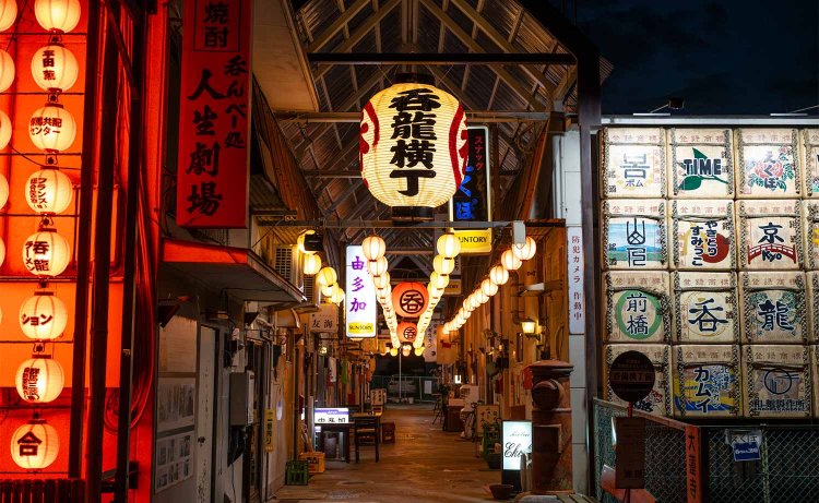 2021年に再生した飲み屋街の呑龍横丁。