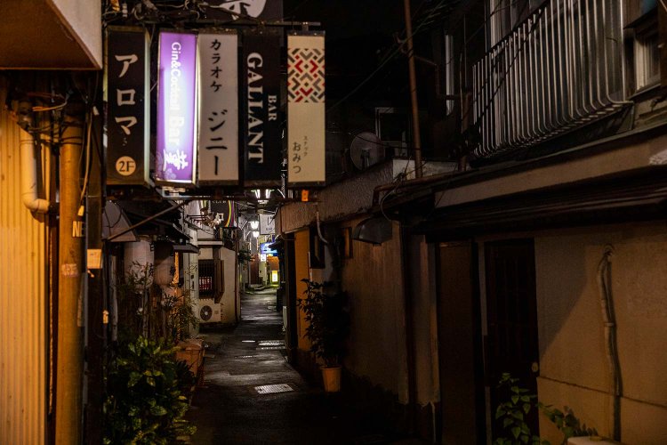 『高崎電気館』前の一角はかつて赤線だった。今は飲み屋街になっている。