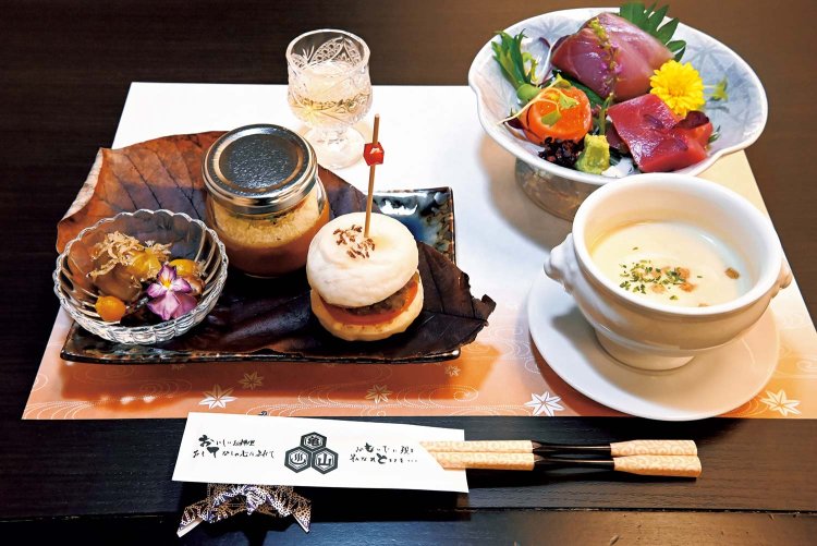 先付けにボロニアバーガーや瓶詰めのかぼちゃプリンを盛り込んだ、遊び心たっぷりの創作料理。