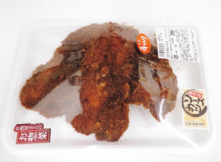 全長30㎝！ その名も「恐竜の手形・チキンカツ」。福井名物ソースカツの自社オリジナルソースがしみしみ。