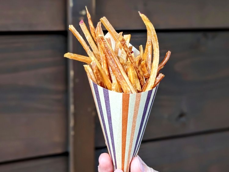 食べ始めると止まらない揚げたて芋けんぴ -芋蜜- 食べ歩き用350円。