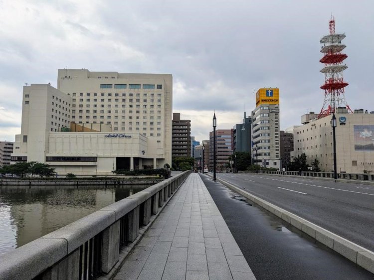 太くて立派な萬代橋はなんと300mもある。