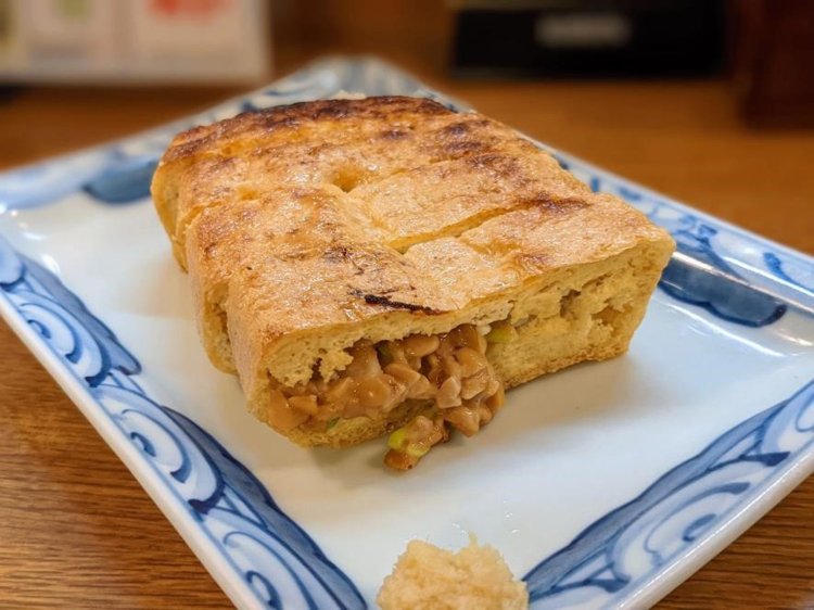 栃尾油揚げ（ハーフ）。