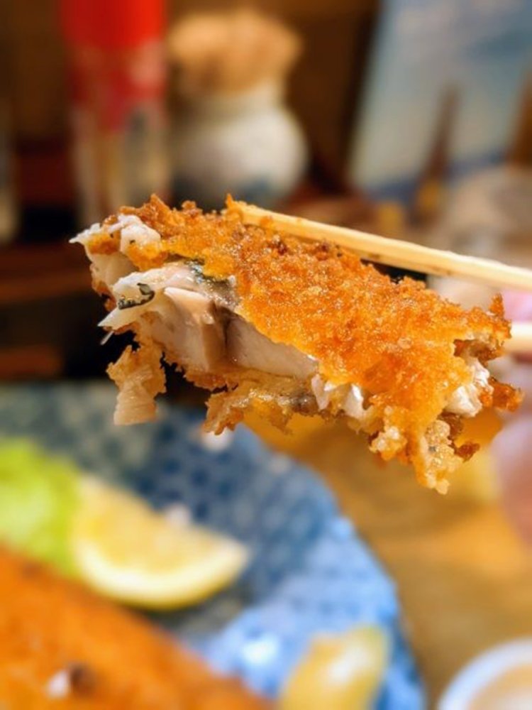 身が締まった大きなアジフライ。