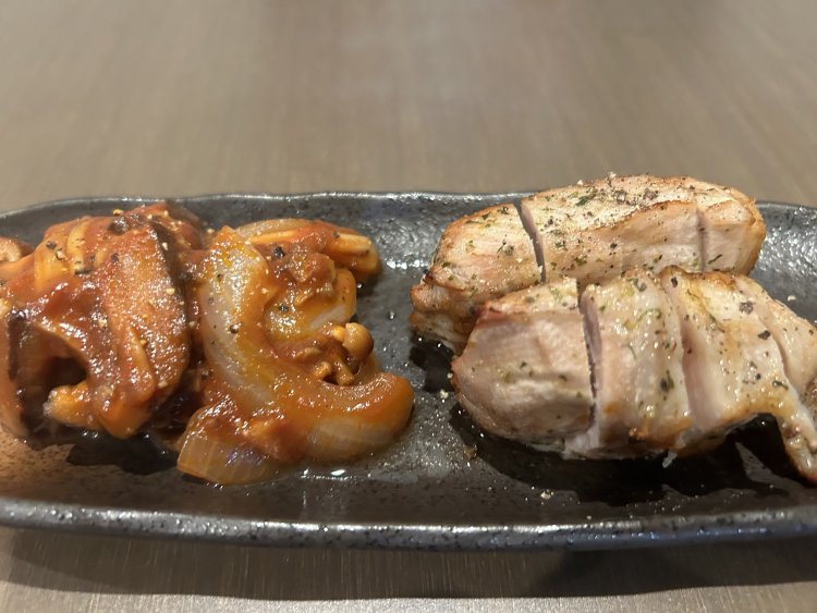 日高四元神威豚ロースはあっさりとした赤身と脂とのバランスが魅力。