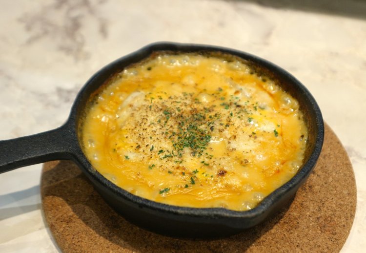 エビの味噌が味わい深いエビのグラタン。