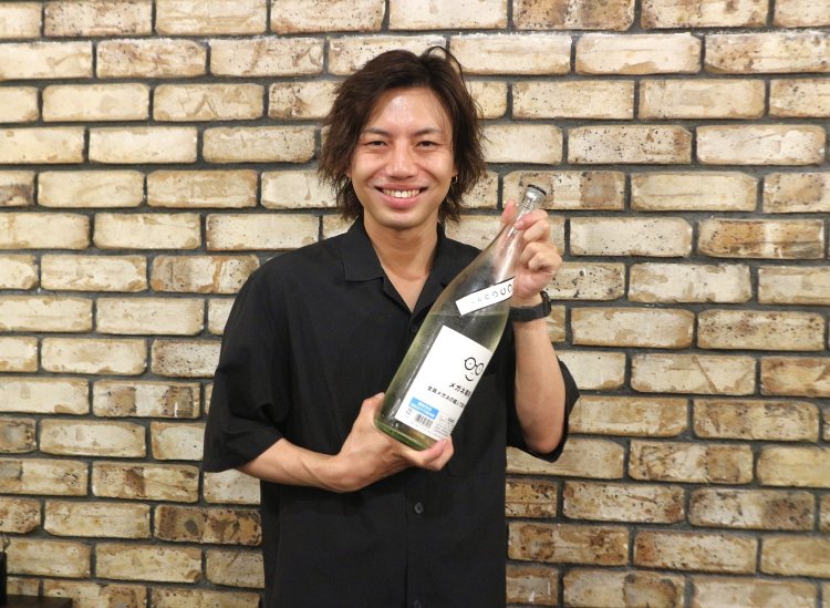 明るい笑顔で出迎えてくれた店主の武田直人さん。