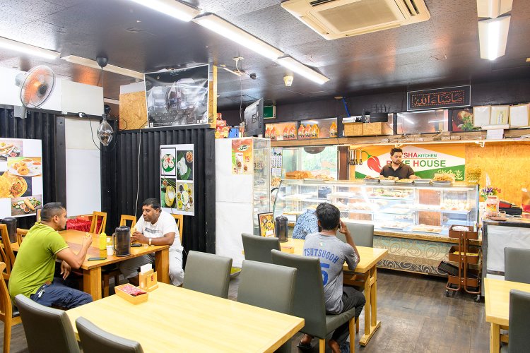 スリランカ人の他さまざまな外国人に人気の店。