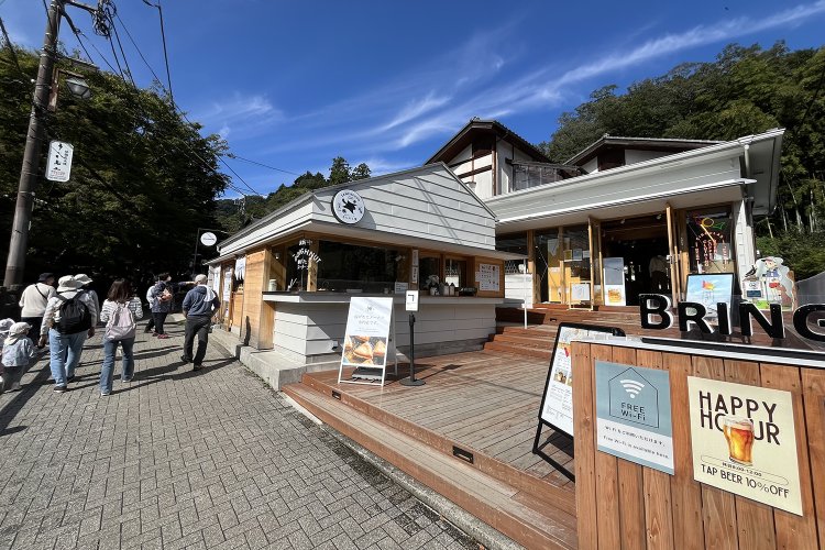 2024年にオープンしたばかりのドーナツ店『高尾さんかく堂』。