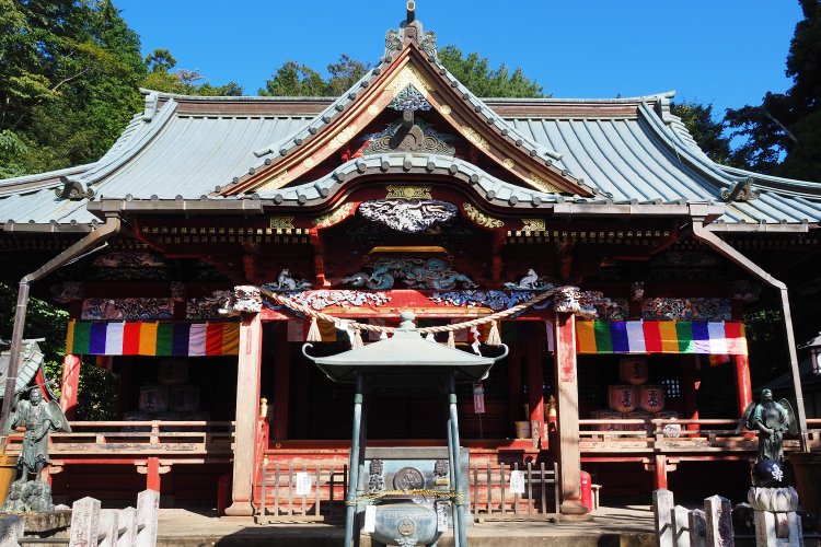 本堂からさらにその先へ登ると本社がある。