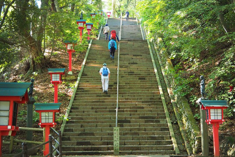 高尾山薬王院の男坂。