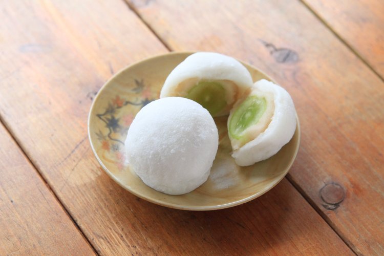 例年11月上旬まで限定のマスカット大福280円（2024年販売分は終了）。