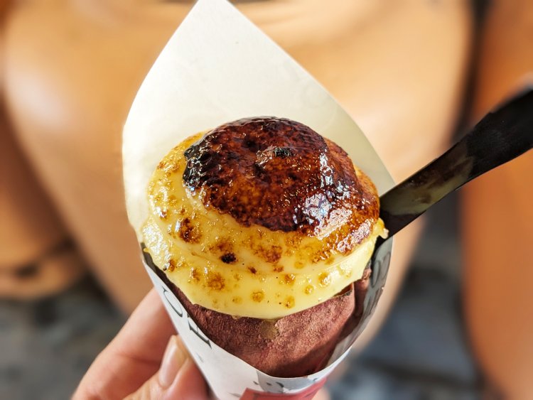 焼き芋ブリュレ600円。こんがり焼き目が付いたカスタードの見た目にもそそられる。