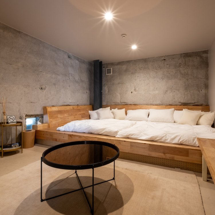 ホテルは定員4名と同6名の2タイプがある。