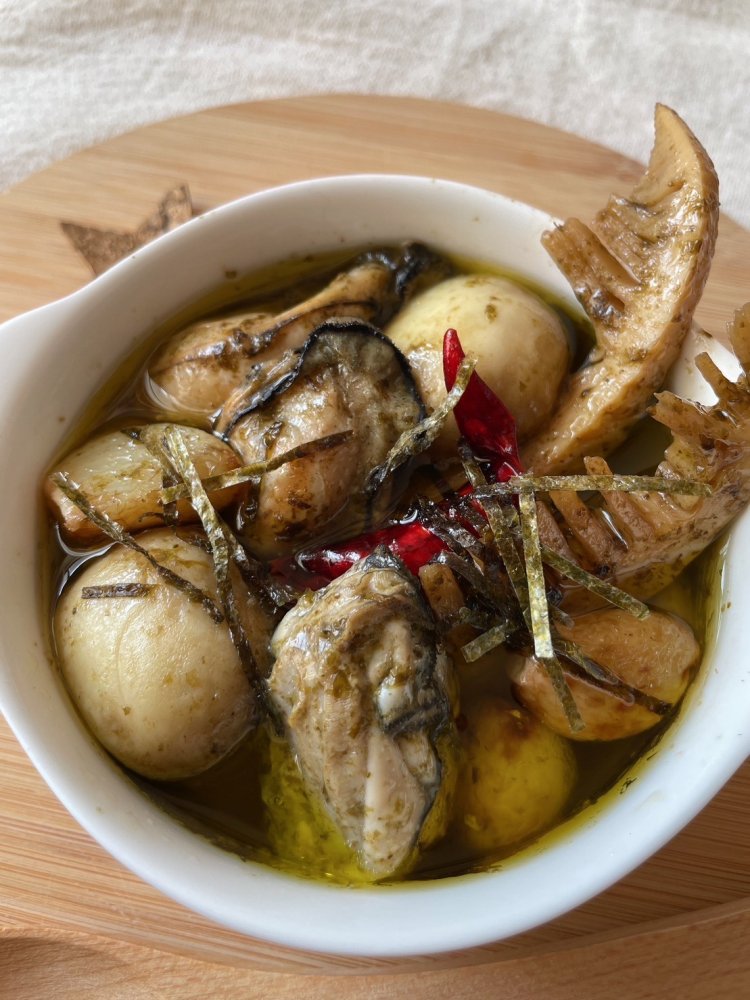 『NICO TACOS』の岩のりと牡蠣のアヒージョ。