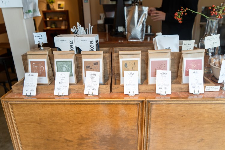 自家焙煎に変更してから、コーヒー豆の販売や卸にも力を入れている。