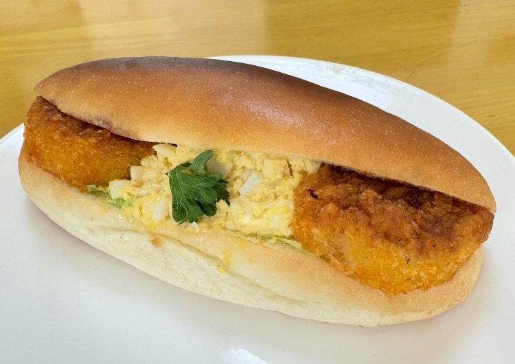 ホタテフライが2つ。このボリュームで240円。