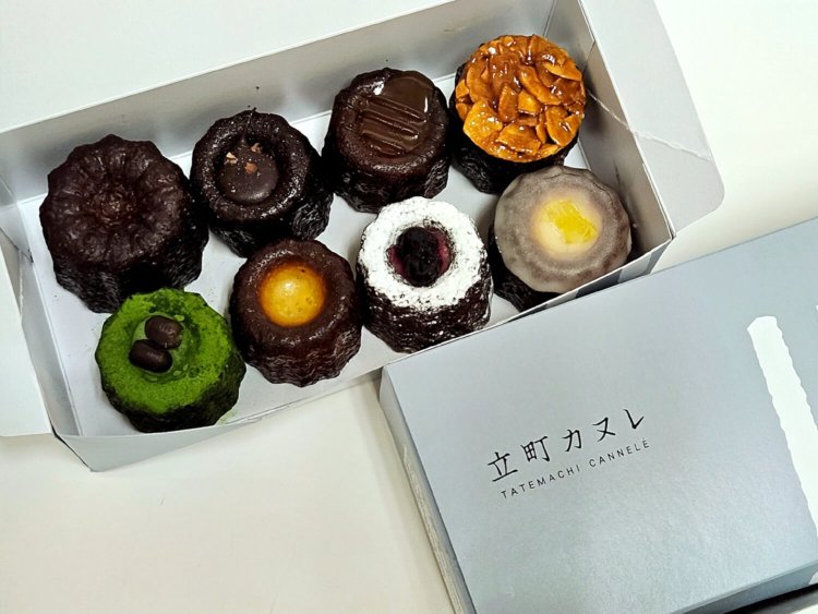 カヌレ詰め合わせ（8個入） 2130円。