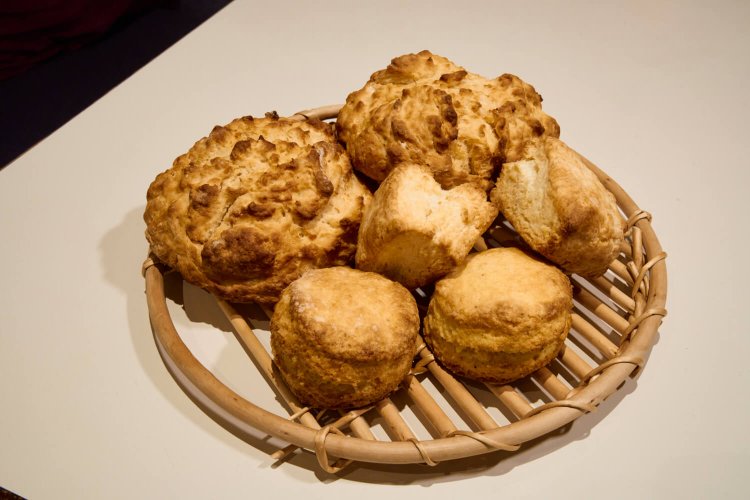 店内で作る焼き菓子はお酒に合うように甘さは控えめ。