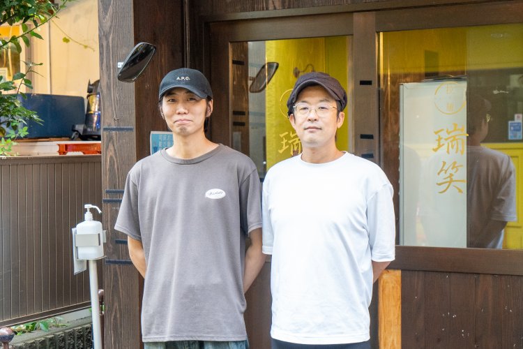 高須勇真さん（左）と倉橋朋希さん。