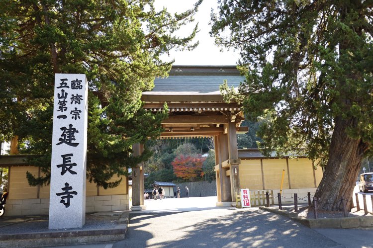 このコースには、建長寺をはじめ鎌倉五山の3つの寺がある。