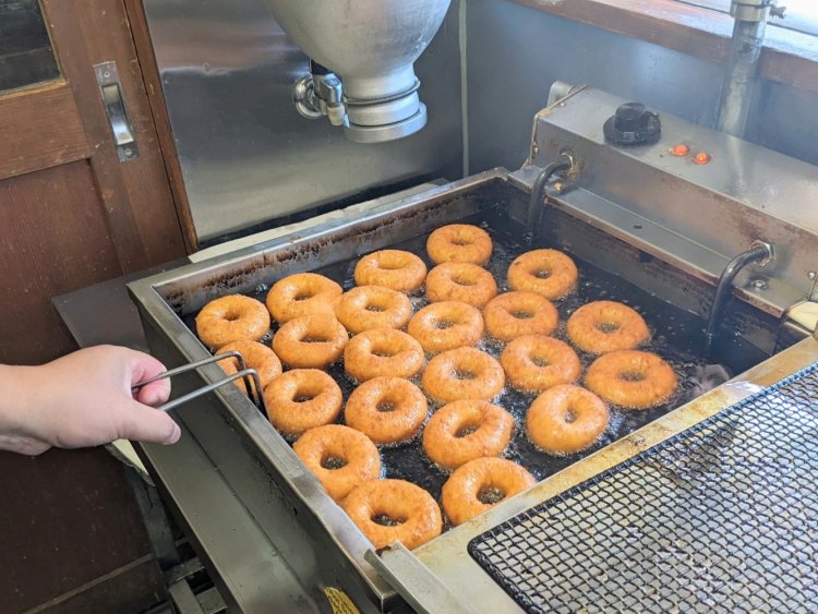 表面をサクッと、中をふわっとさせるには、180℃の植物油でカラッと揚げるのが肝心。