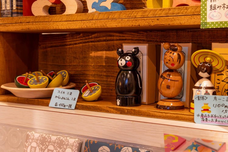 くまモンのこまも伝統工芸品の一つ。