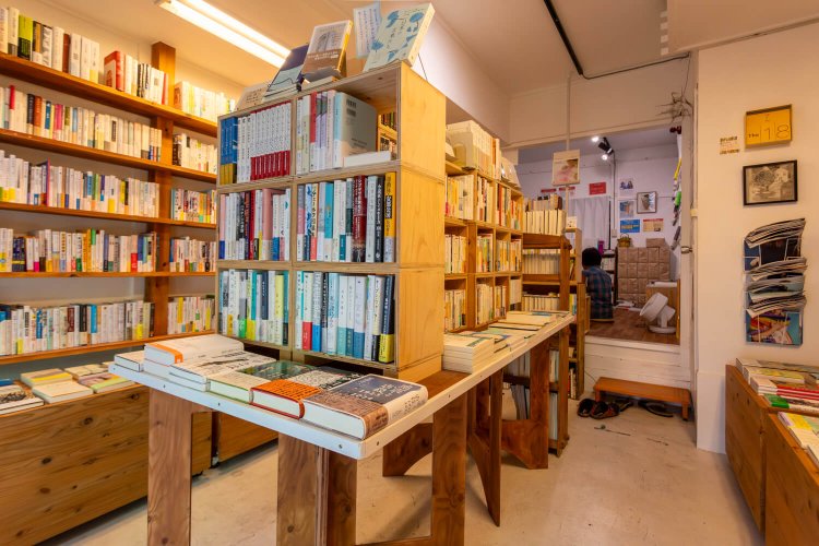 戦争や差別など社会問題を扱う本が多数。