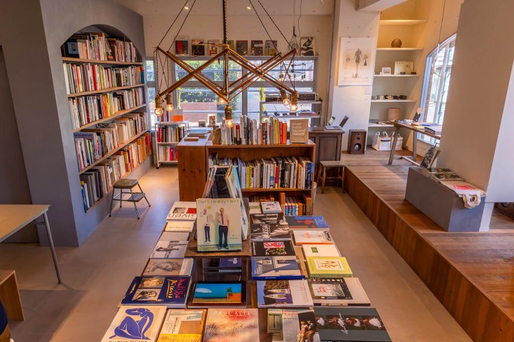 スタイリッシュにまとまった店内。