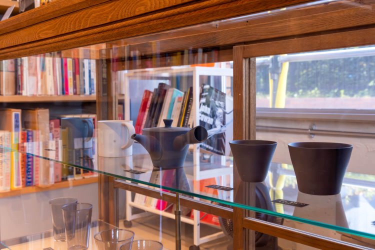 南景製陶園の茶器も販売。