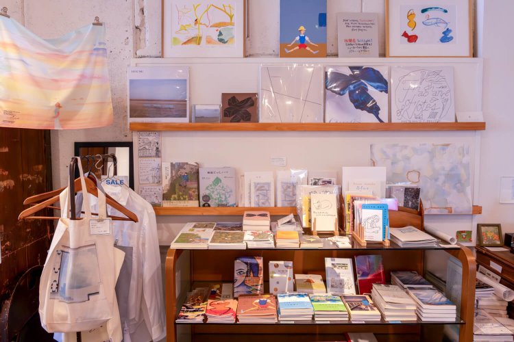 自店出版物コーナー。