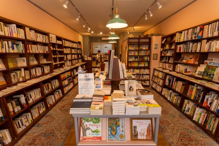 平台には新刊と既刊が混在。