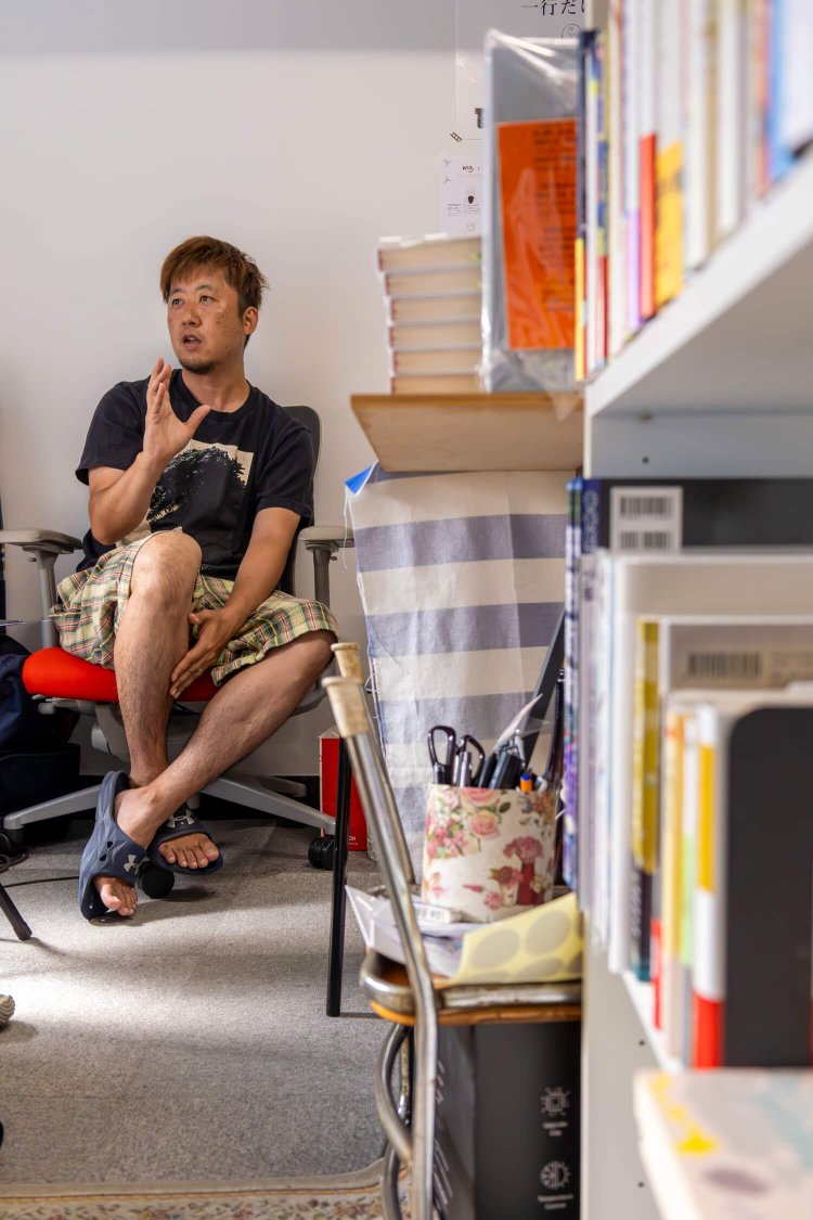 店を始める前は縁起熊手の職人だった。