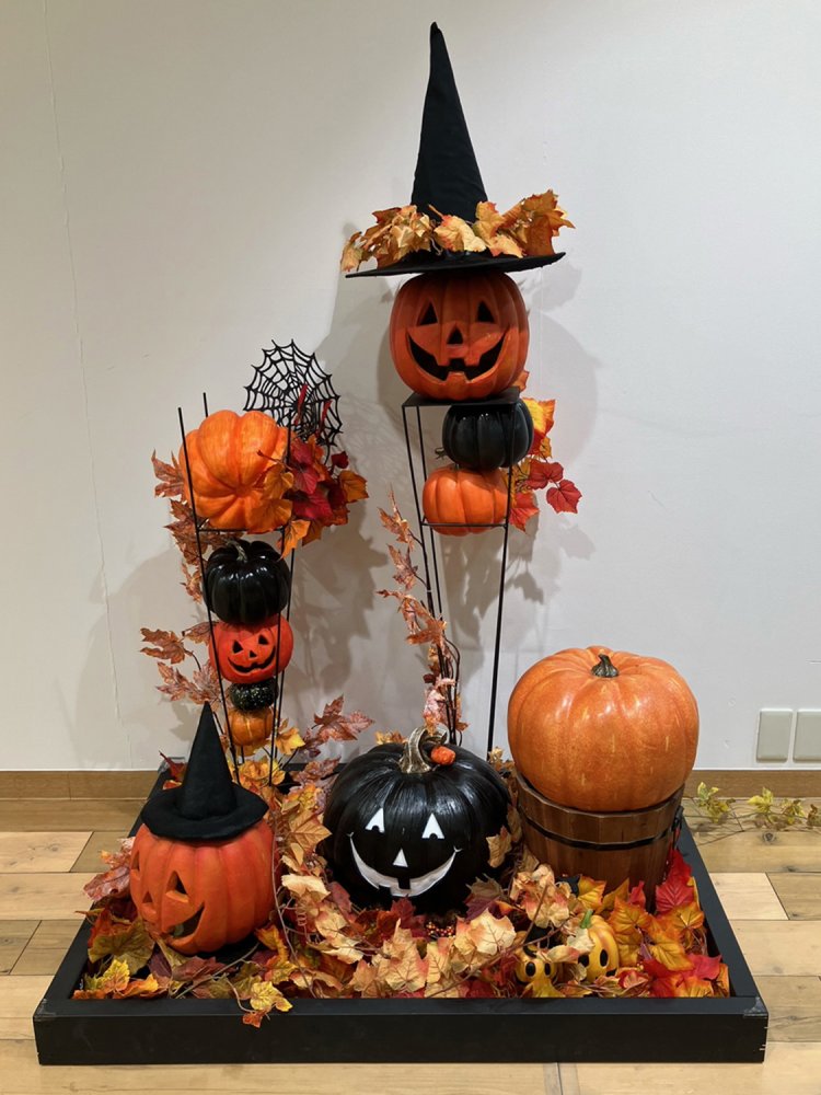 商業施設などでは、凝ったハロウィン装飾を見ることができる（東京都・府中）。