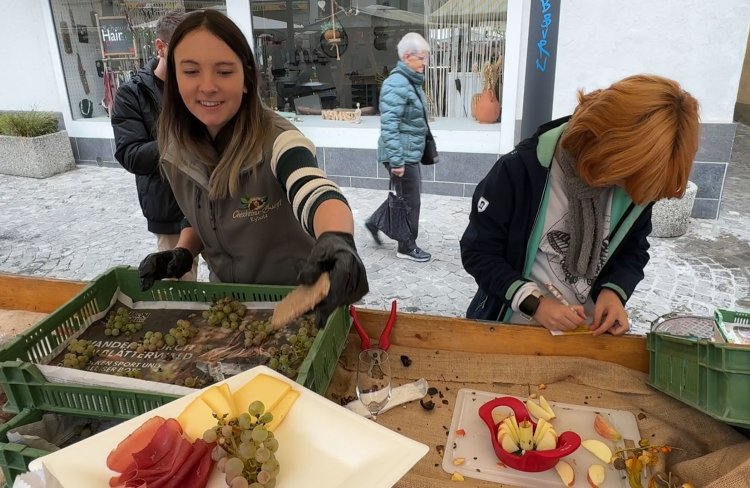 シャスラとパン、バターものせてくれた。