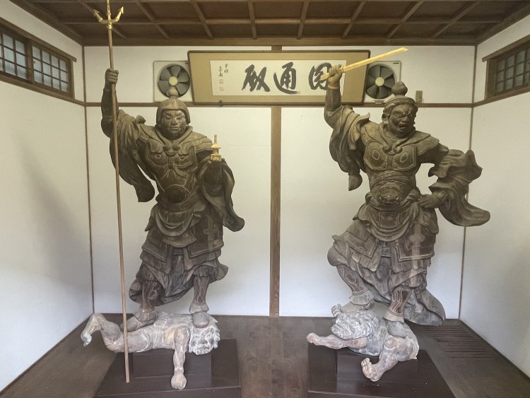 慶派らしい躍動感の佐賀県「円通寺」の二天像。