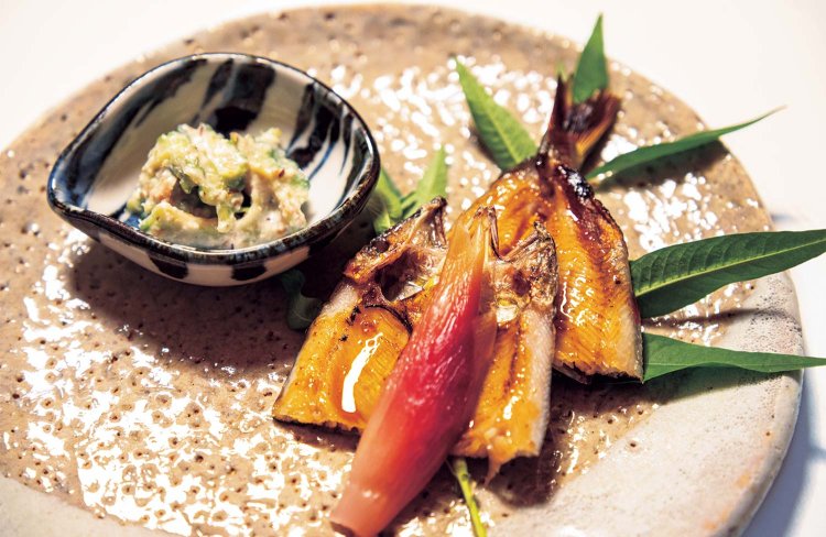 女将と料理長が選んだ萩焼の器を使用。