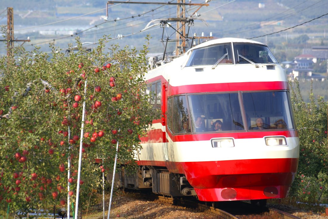 【観光列車、どれに乗る？】厳選ワインが飲み放題！ 長野～湯田中間を結ぶ「北信濃ワインバレー列車」