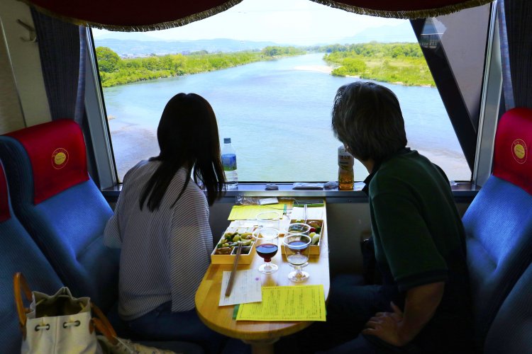 柳原～村山間の、千曲川を一望できる村山橋では一時停止してくれる。