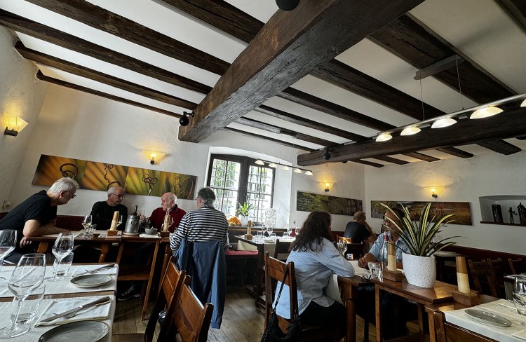 レストランは扉の前からチーズの香りが漂う。