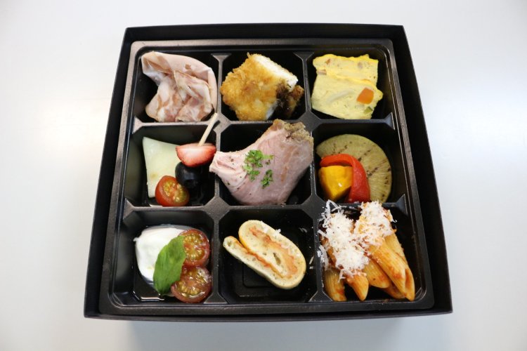 ワインのみならず、お弁当まで付いてくる！