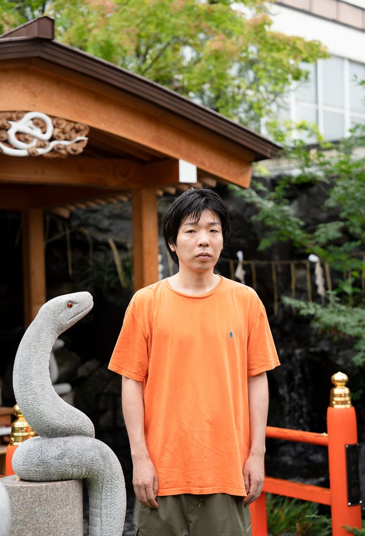 撮影は蛇窪神社（品川区）にて。ちなみに蛇窪神社で行うのは“慰霊”で、“除霊”ではありません。