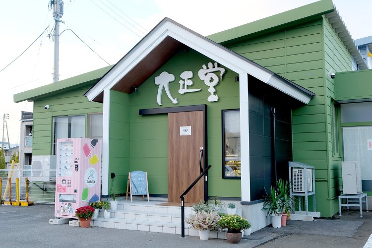 鮮やかなグリーンの外観が目印。