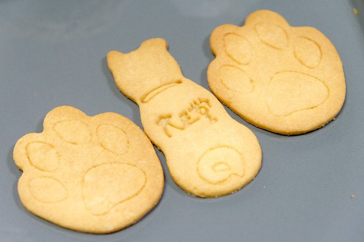 秋田犬のシルエットがかわいすぎる塩サブレ、わんわんソルト200円。