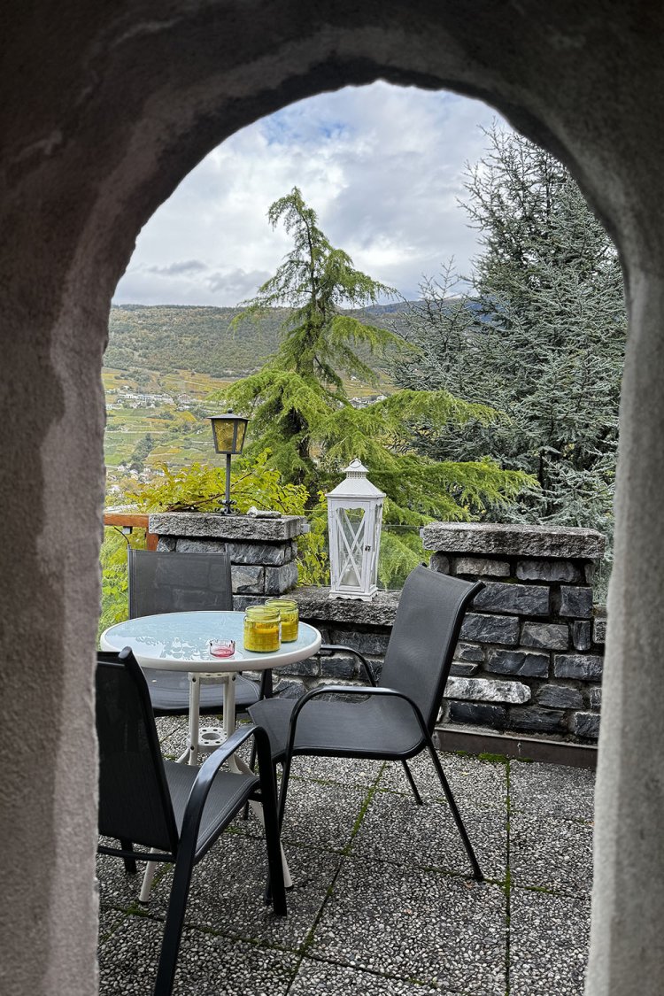 テラスでのんびりお茶をするのもいい。